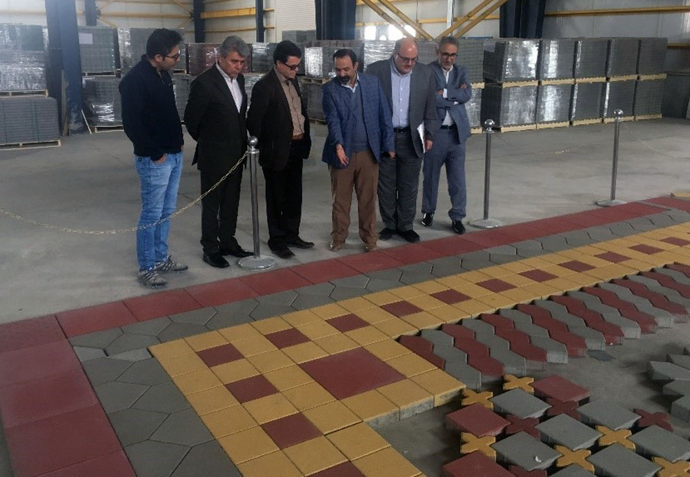 بازدید مسئولین املاک و مستغلات آستان مقدس امام خمینی (ره) و شهرآفتاب از کارخانه نظرآباد (بتلند)